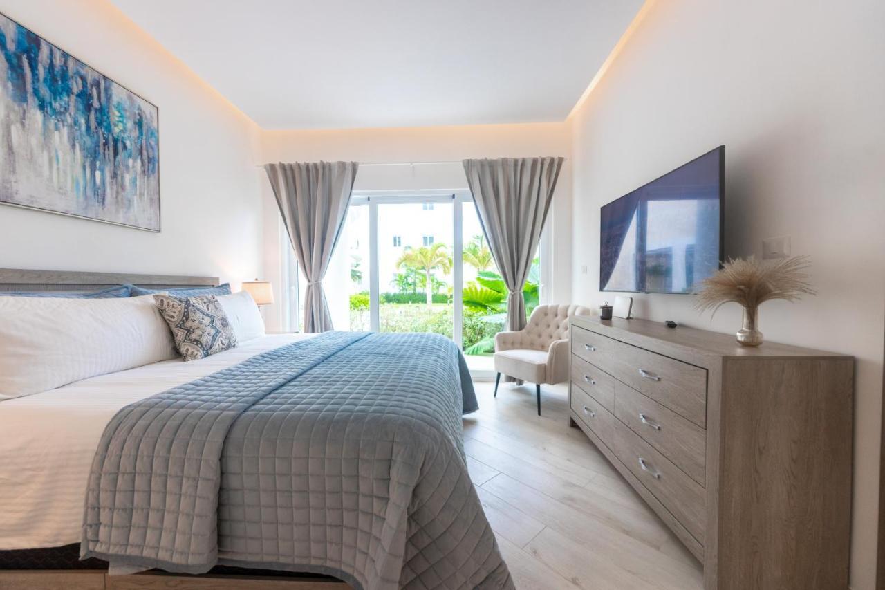 Family Getaway Apartment - Right On The Beach Punta Cana Exterior photo