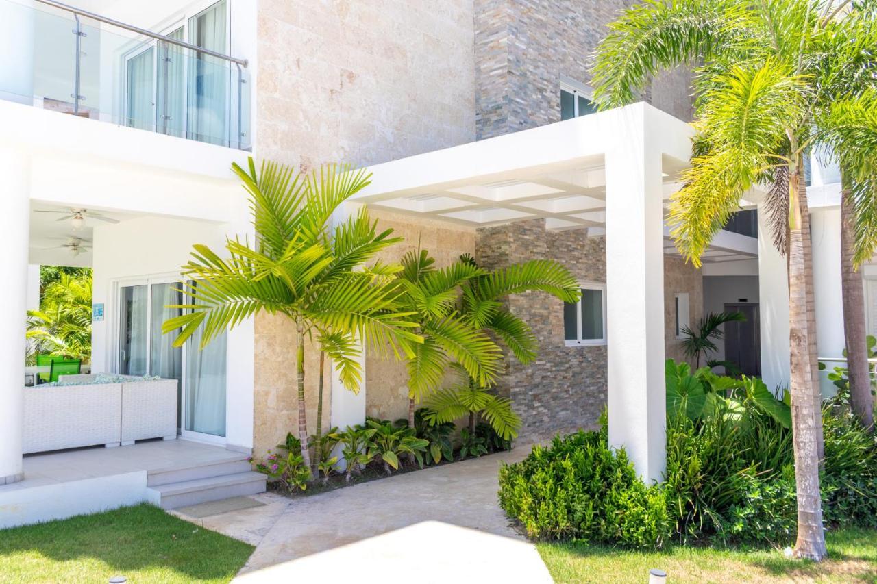 Family Getaway Apartment - Right On The Beach Punta Cana Exterior photo